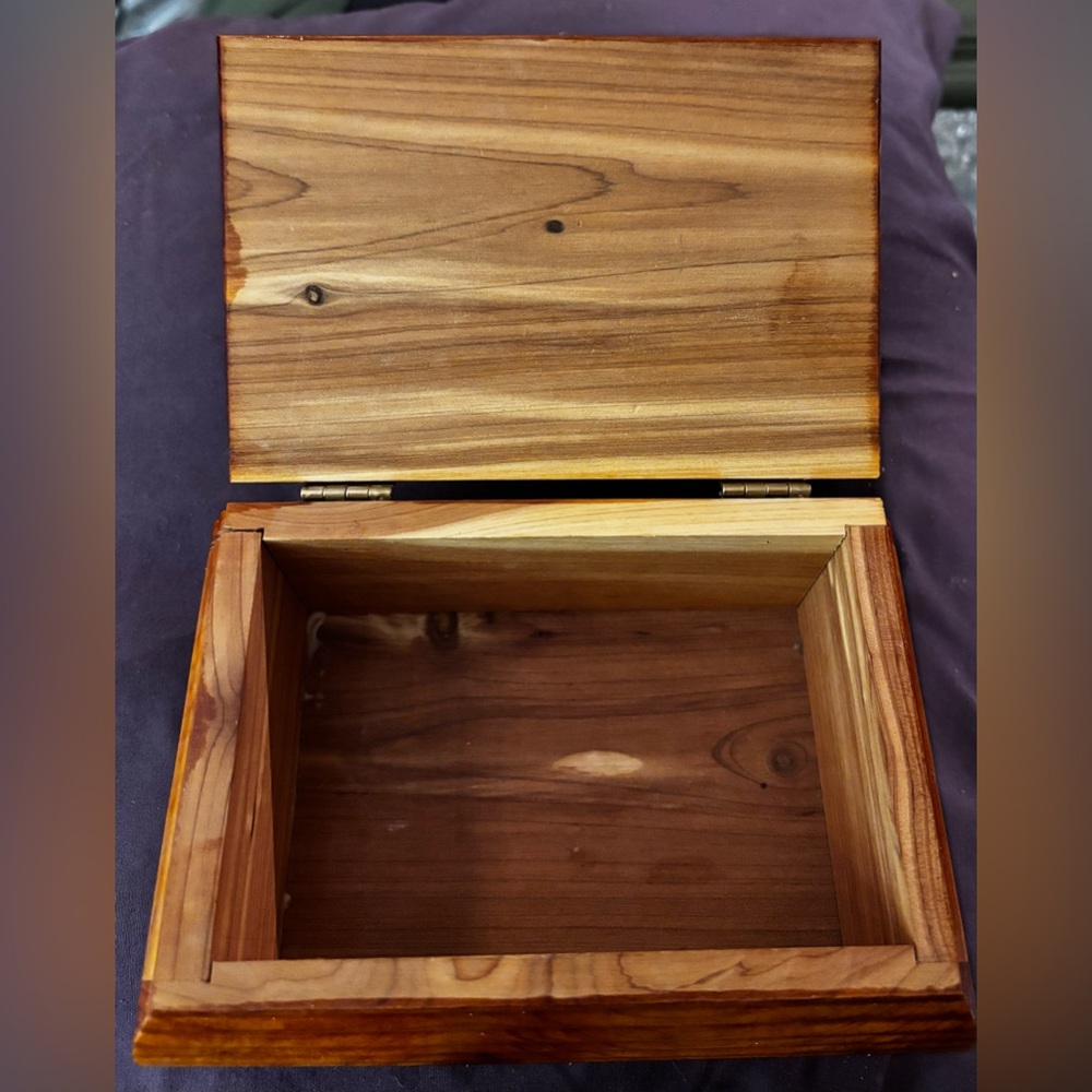Vintage 1960s Aromatic Cedar Jewelry Box - Textured Resin Floral Lid - MCM - Picture 5 of 8